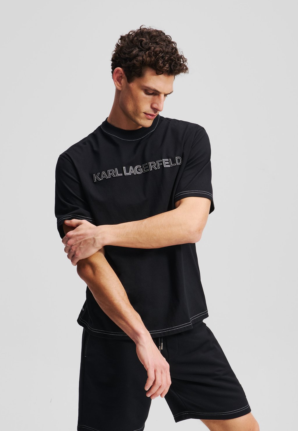 Футболка с принтом CONTRAST STITCH KARL LAGERFELD, черный
Футболка с принтом CONTRAST STITCH KARL LAGERFELD, черный