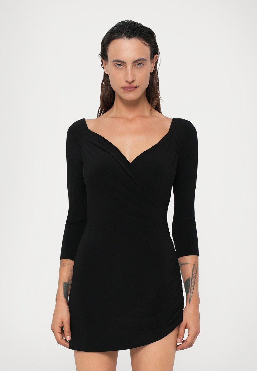 Платье Norma Kamali OFF SHOULDER SWEETHEART SIDE DRAPE PICKLEBALL DRESS, Black
Платье Norma Kamali OFF SHOULDER SWEETHEART SIDE DRAPE PICKLEBALL DRESS, Black