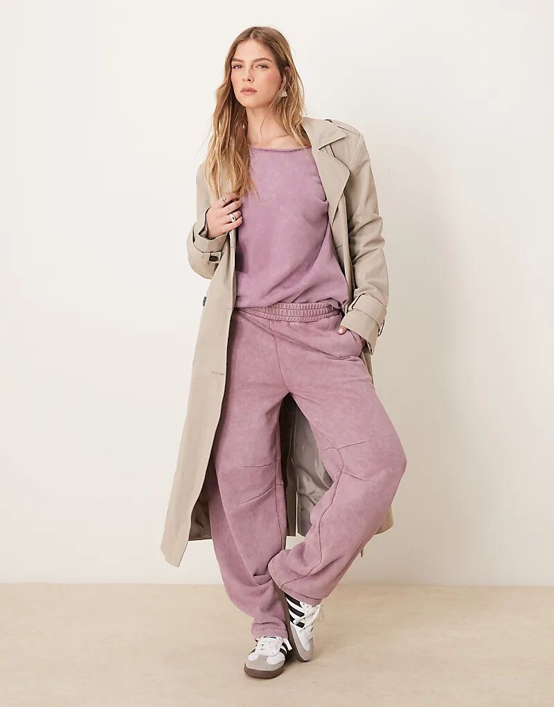 Джоггеры с бочкообразными штанинами в выстиранном фиолетовом цвете ASOS DESIGN
Джоггеры с бочкообразными штанинами в выстиранном фиолетовом цвете ASOS DESIGN