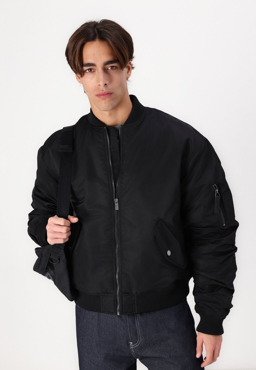Куртка-бомбер ICONIC BOMBER JACKET UNISEX Vertere Berlin, черный
Куртка-бомбер ICONIC BOMBER JACKET UNISEX Vertere Berlin, черный