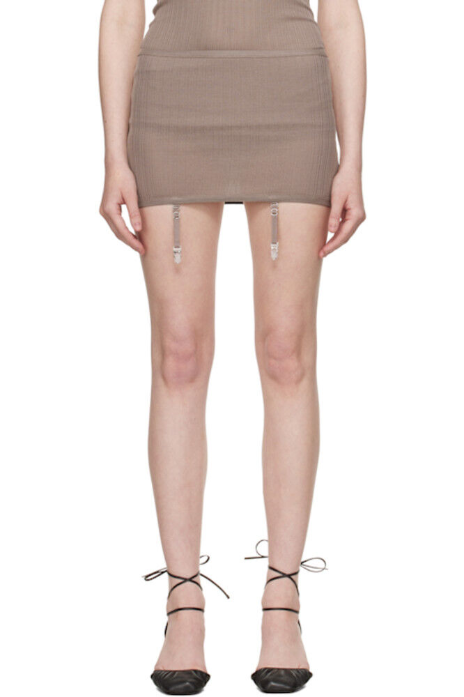 Нижнее белье цвета коричневого цвета с подтяжками и мини-юбкой LEMAIRE
Нижнее белье цвета коричневого цвета с подтяжками и мини-юбкой LEMAIRE