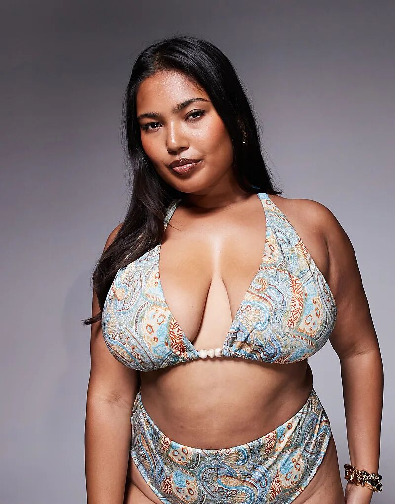 Бикини-топ Curve Sarah с высоким верхом и треугольными чашечками с принтом шарфа от ASOS DESIGN Asos Curve
Бикини-топ Curve Sarah с высоким верхом и треугольными чашечками с принтом шарфа от ASOS DESIGN Asos Curve