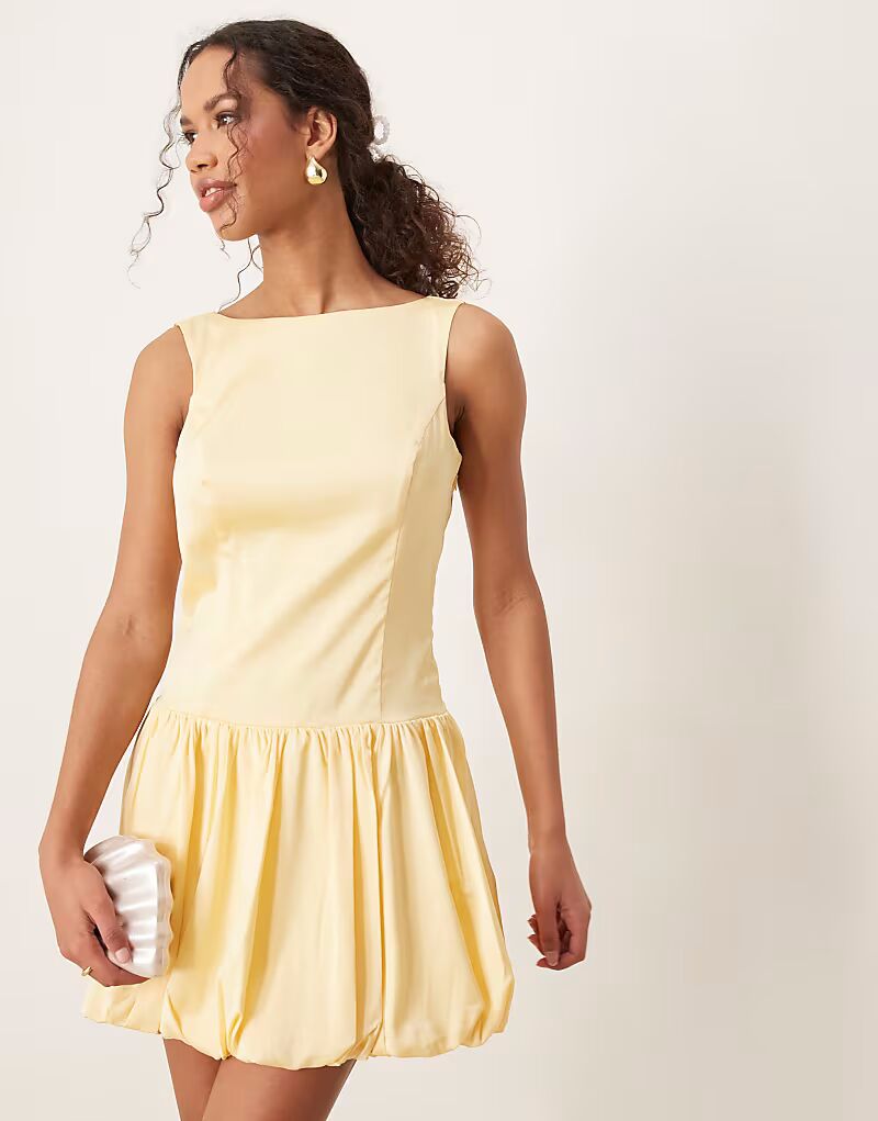 Abercrombie & Fitch мини-платье с высоким воротом, без рукавов, юбкой-фонариком и открытой спиной желтого цвета
Abercrombie & Fitch мини-платье с высоким воротом, без рукавов, юбкой-фонариком и открытой спиной желтого цвета
