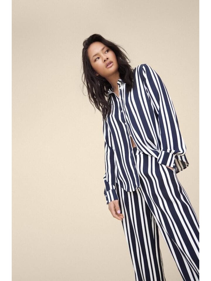 Тканевые брюки Vila, цвет navy blazer
Тканевые брюки Vila, цвет navy blazer