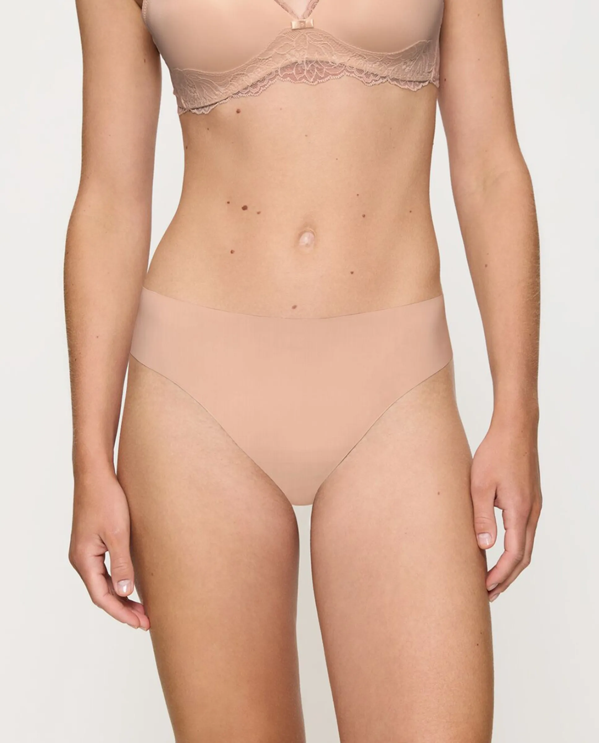 Трусики тай с декоративной эластичной отделкой и утонченным кроем, выполненные из экологичной микрофибры Triumph, бежевый
Трусики тай с декоративной эластичной отделкой и утонченным кроем, выполненные из экологичной микрофибры Triumph, бежевый