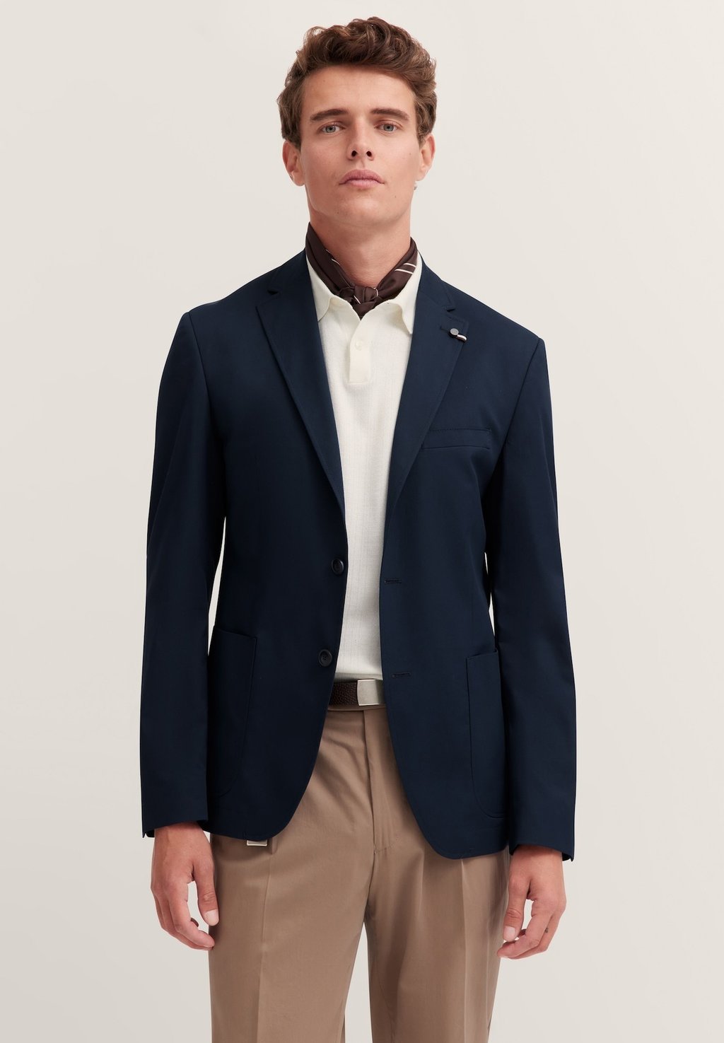 Пиджак-блейзер MIT REVERSKRAGEN bugatti, темно-синий
Пиджак-блейзер MIT REVERSKRAGEN bugatti, темно-синий