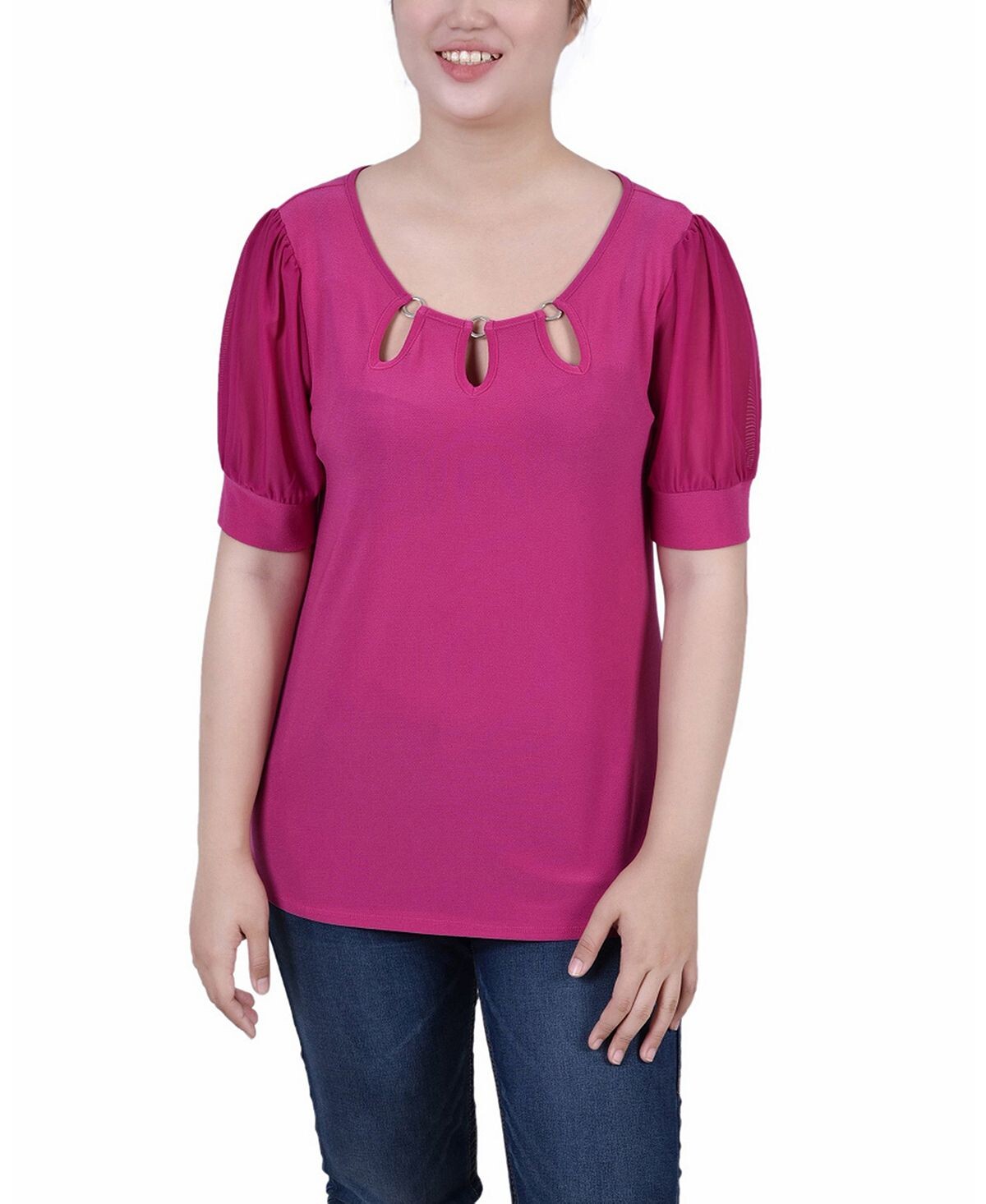 Миниатюрный топ с тремя кольцами и короткими рукавами NY Collection
Миниатюрный топ с тремя кольцами и короткими рукавами NY Collection