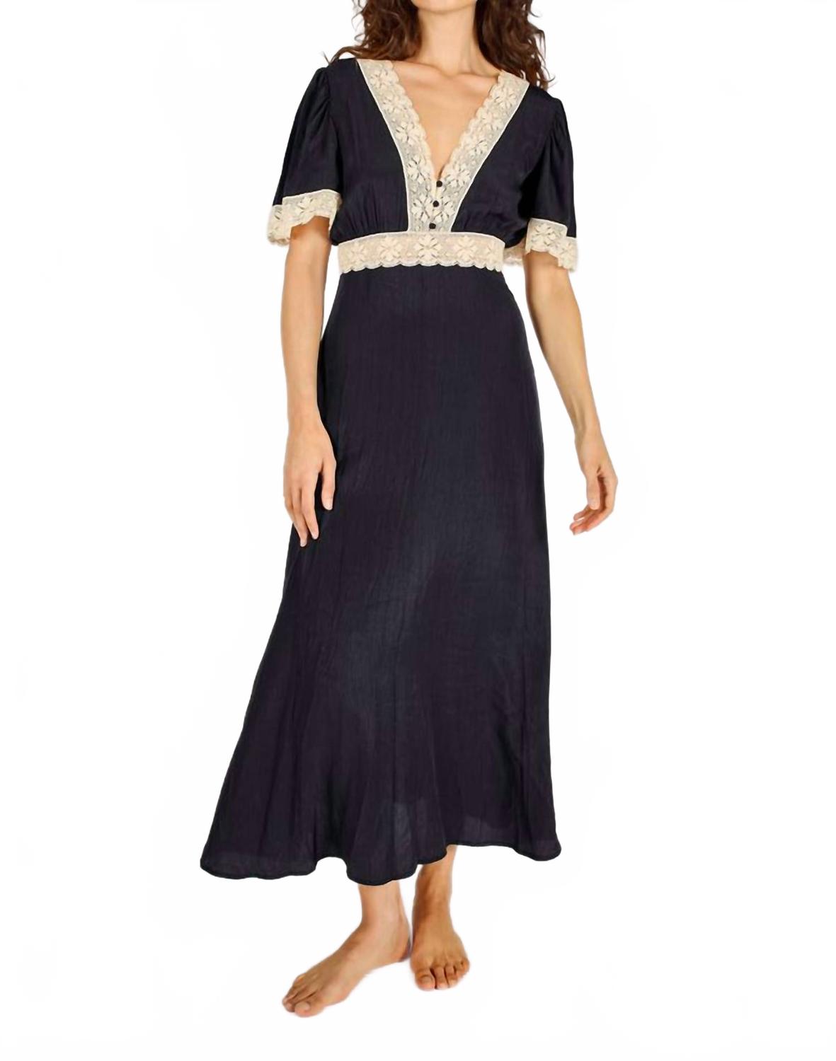 Женское платье Felicity в темно-синем цвете Traffic People
Женское платье Felicity в темно-синем цвете Traffic People