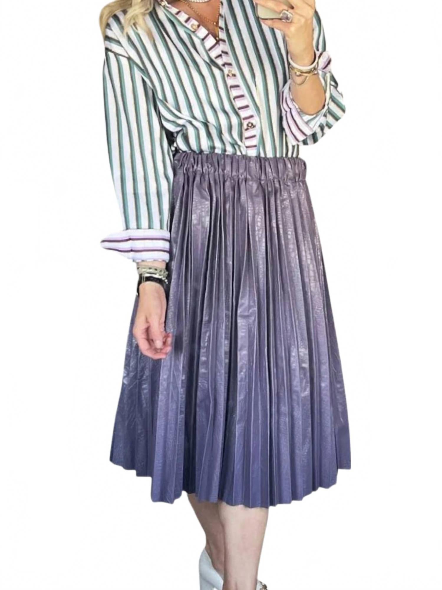 Фиолетовая плиссированная юбка под крокодиловую кожу Buru
Фиолетовая плиссированная юбка под крокодиловую кожу Buru