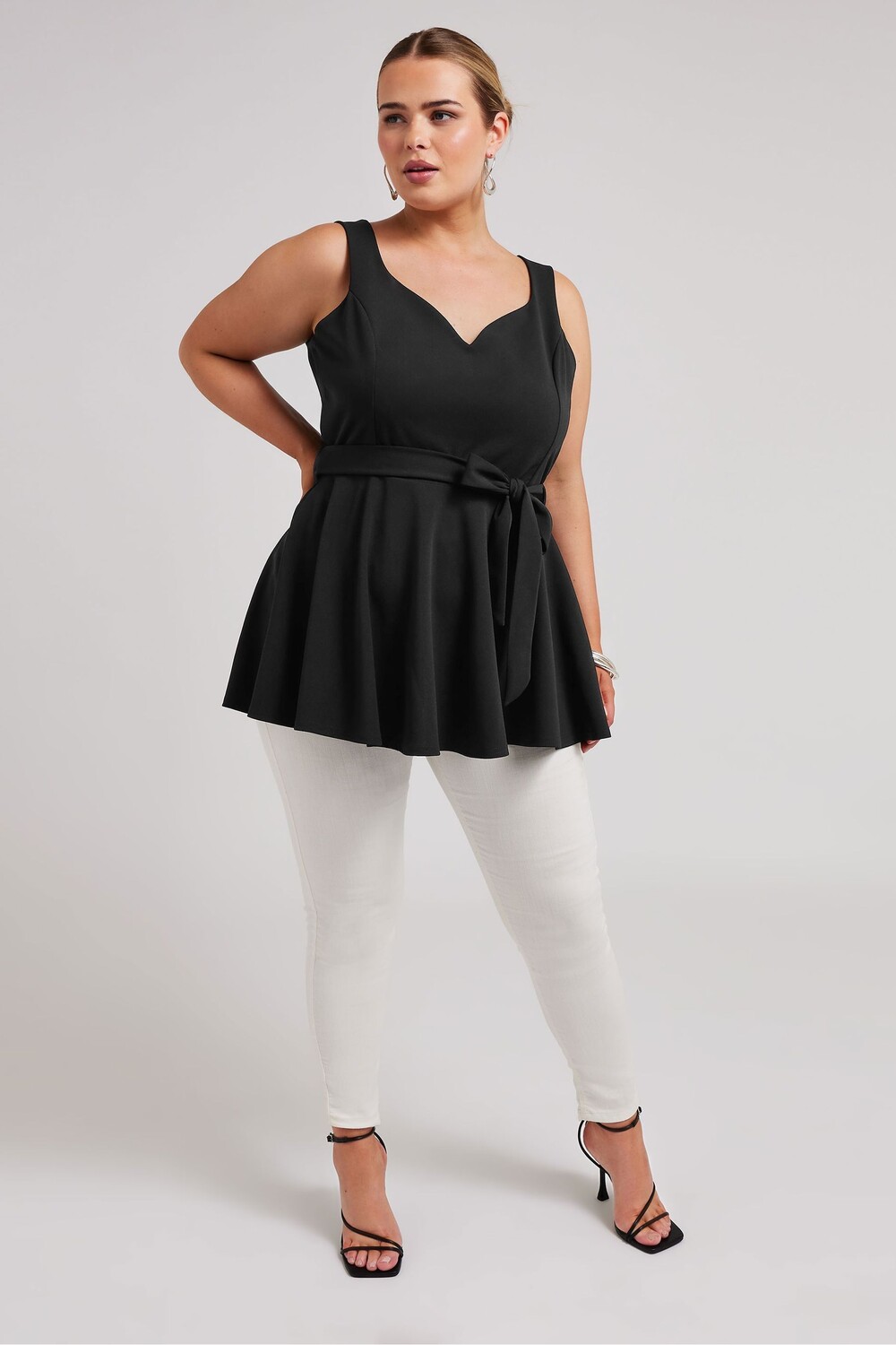 С уважением изогнутый топ с баской в форме сердца Yours, черный
С уважением изогнутый топ с баской в форме сердца Yours, черный