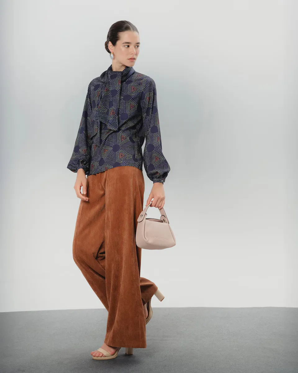 Женская блузка с буффами Elisa Dolores Promesas, синий
Женская блузка с буффами Elisa Dolores Promesas, синий