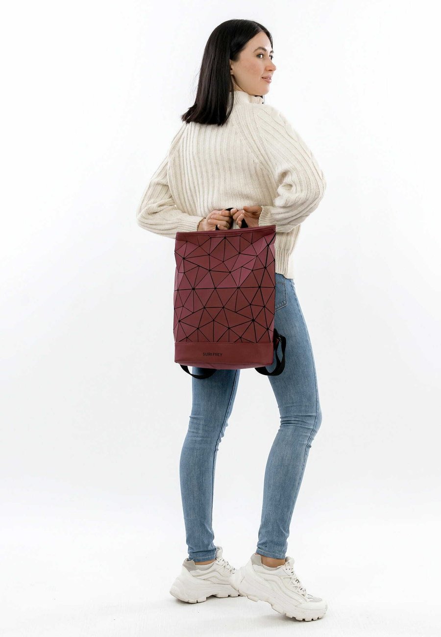 Рюкзак SURI FREY JESSY, Bordo/Bordeaux
Рюкзак SURI FREY JESSY, Bordo/Bordeaux