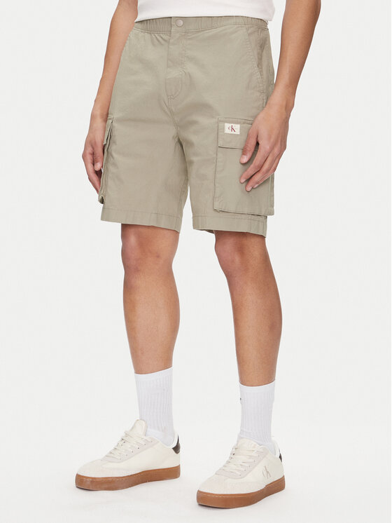 Шорты из ткани обычного кроя J30J327376 Calvin Klein Jeans, зеленый
Шорты из ткани обычного кроя J30J327376 Calvin Klein Jeans, зеленый