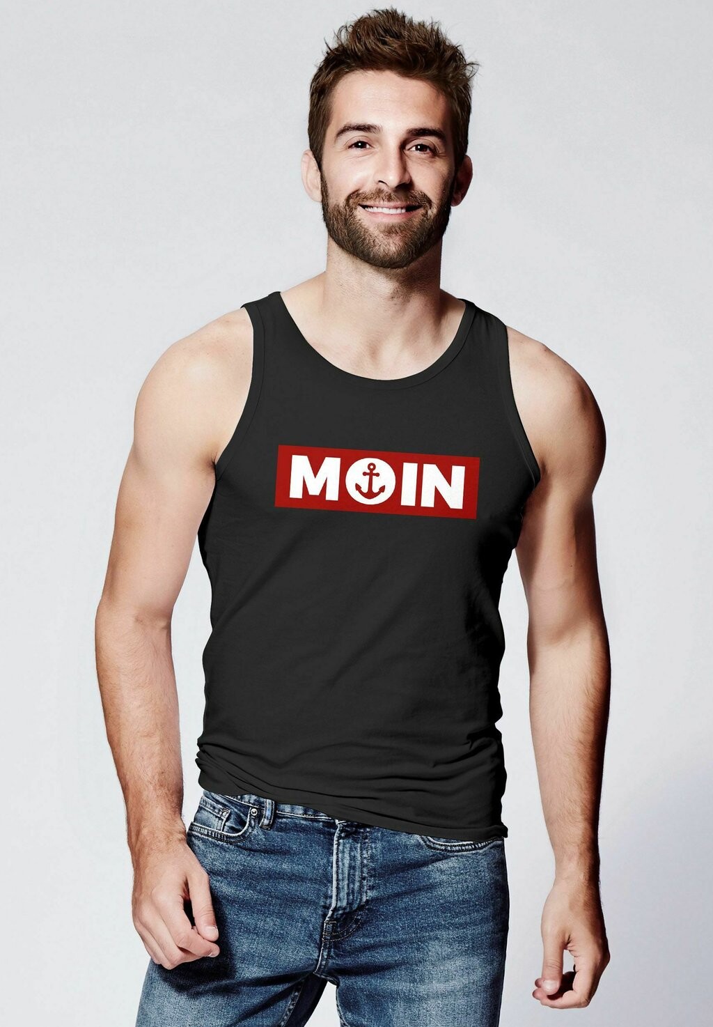 Топ TANK-MOIN NORDDEUTSCH MORGEN ANKER MUSKELSHIRT MUSCLE Neverless, цвет schwarz
Топ TANK-MOIN NORDDEUTSCH MORGEN ANKER MUSKELSHIRT MUSCLE Neverless, цвет schwarz