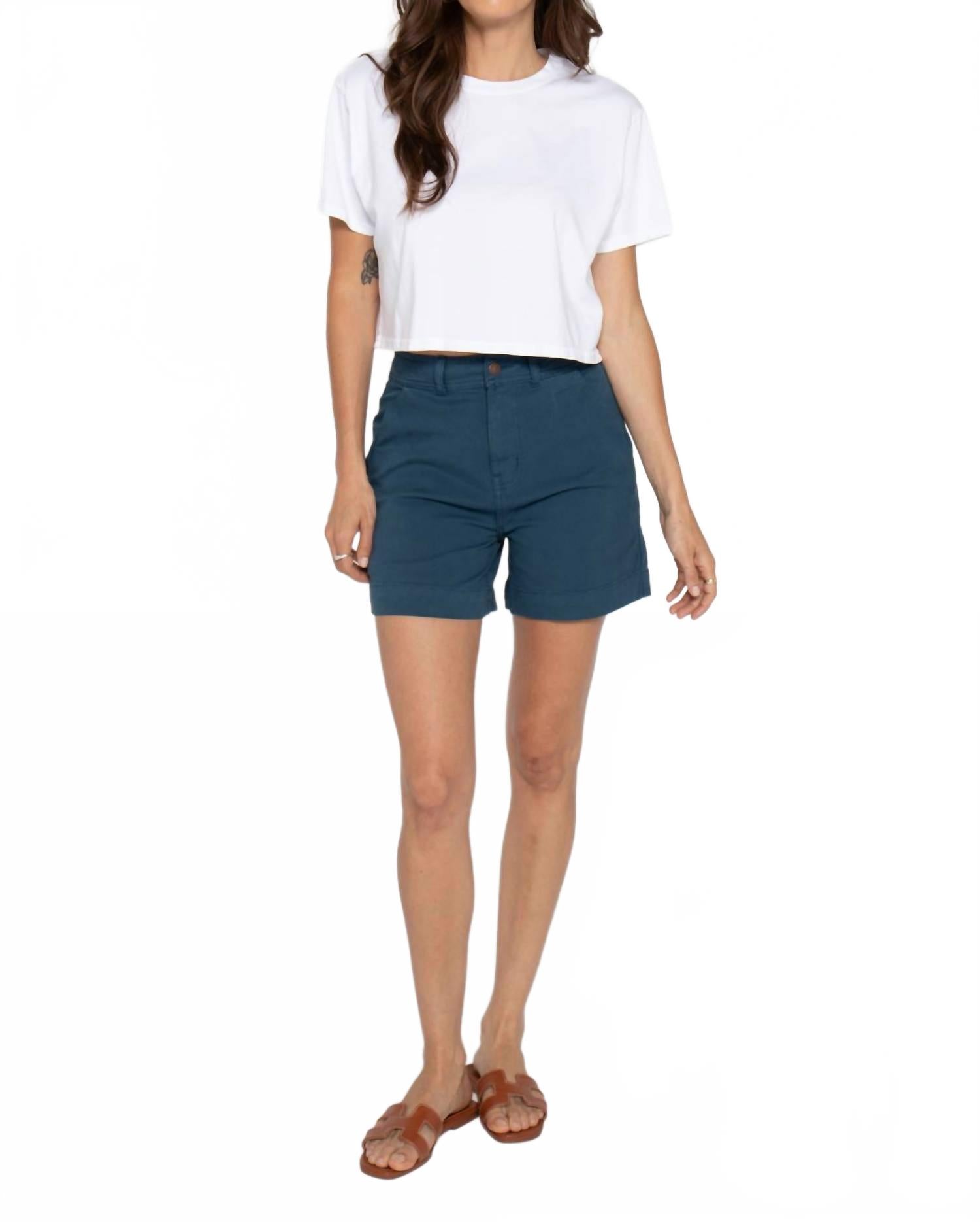 Oliver Logan Шорты Canyon High Rise Shorts в цвете Majolica Blue
Oliver Logan Шорты Canyon High Rise Shorts в цвете Majolica Blue