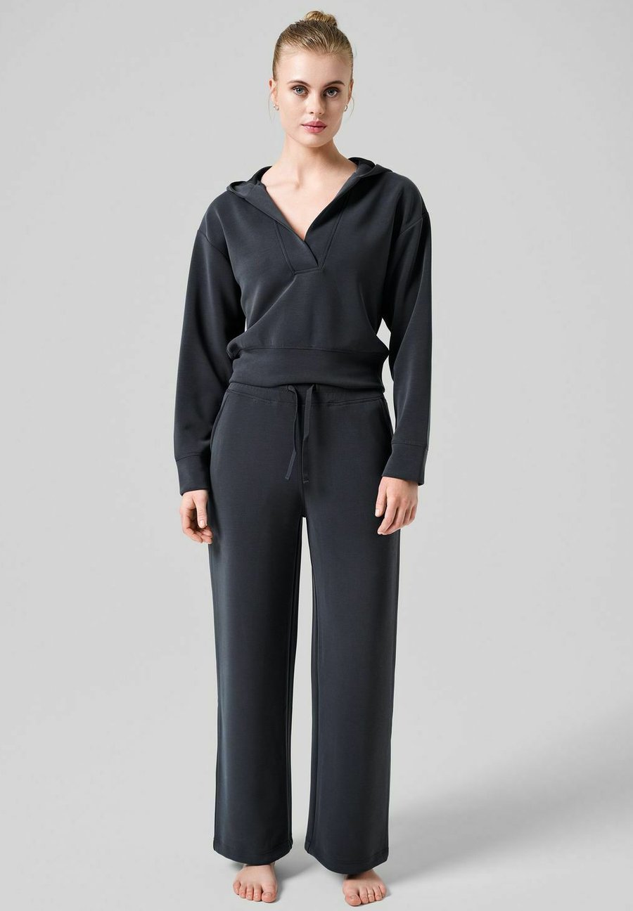 Пижамные брюки Casall PEACHY STRAIGHT LEG JOGGER, Almost Black/Anthracite
Пижамные брюки Casall PEACHY STRAIGHT LEG JOGGER, Almost Black/Anthracite