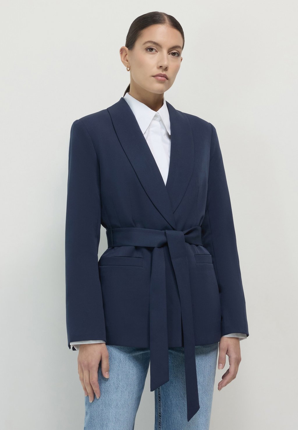 Блейзер MONOPETTO CON FUSCIACCA Calliope, синий
Блейзер MONOPETTO CON FUSCIACCA Calliope, синий