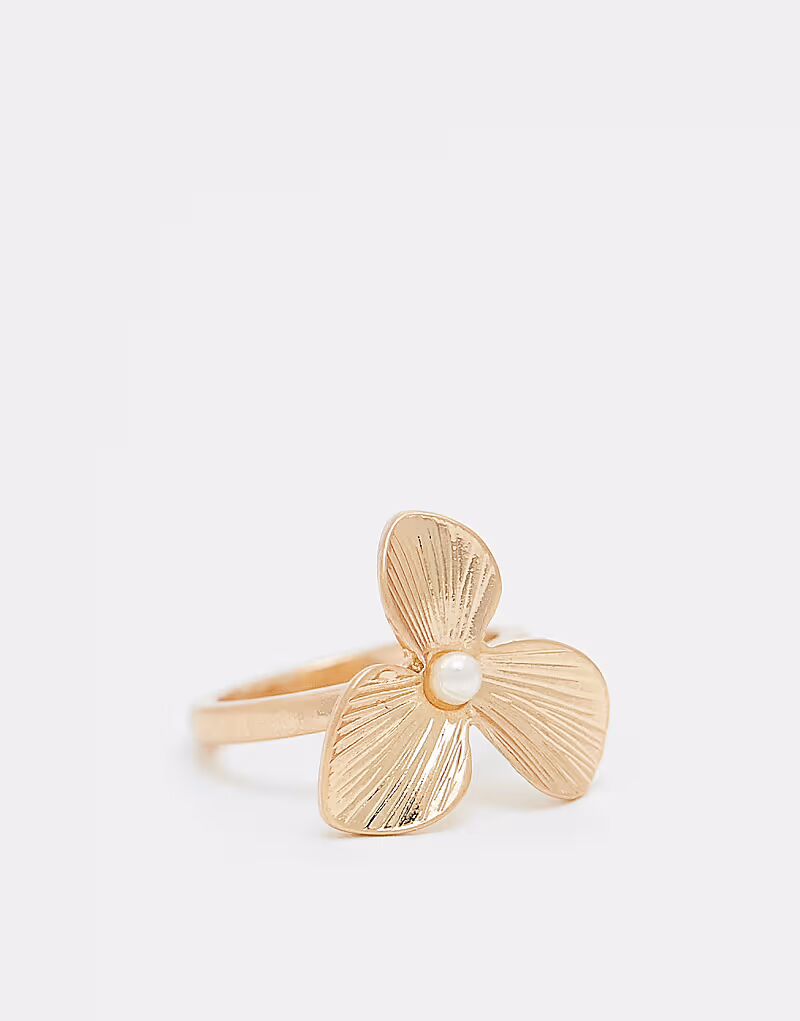 Кольцо с цветочным узором в золотистом тоне Asos Design
Кольцо с цветочным узором в золотистом тоне Asos Design