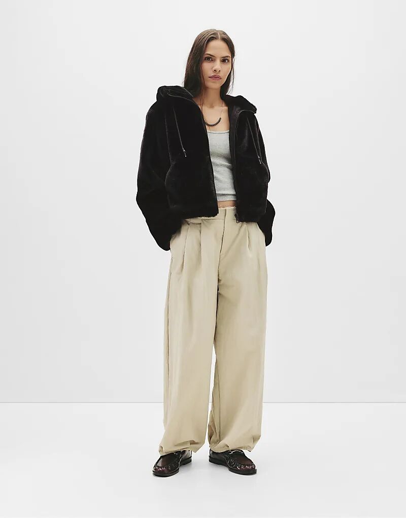 Куртка с капюшоном из искусственного меха Pull&Bear черного цвета
Куртка с капюшоном из искусственного меха Pull&Bear черного цвета