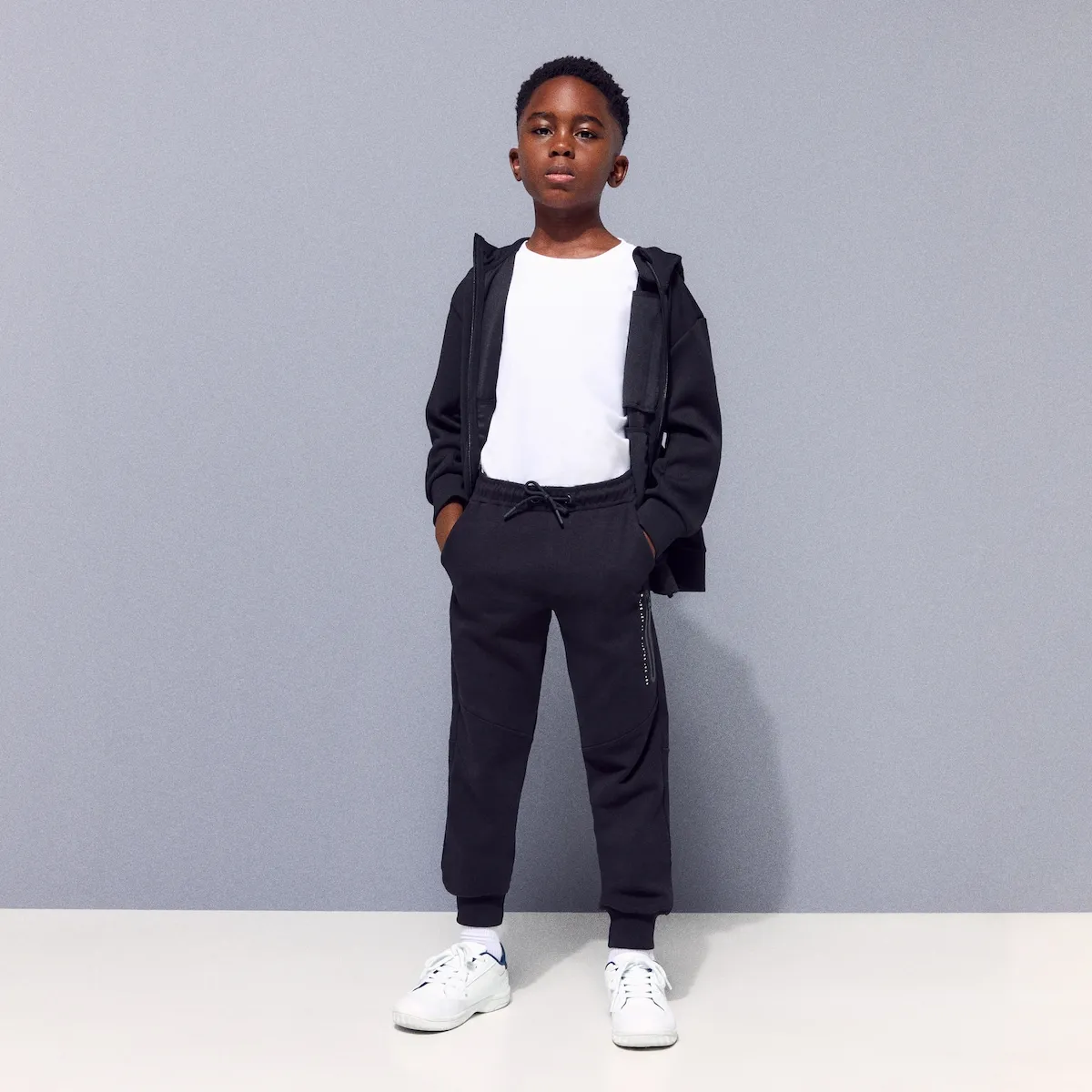 Длинные брюки с манжетами в спортивно-повседневном стиле для мальчика Boomerang, черный
Длинные брюки с манжетами в спортивно-повседневном стиле для мальчика Boomerang, черный