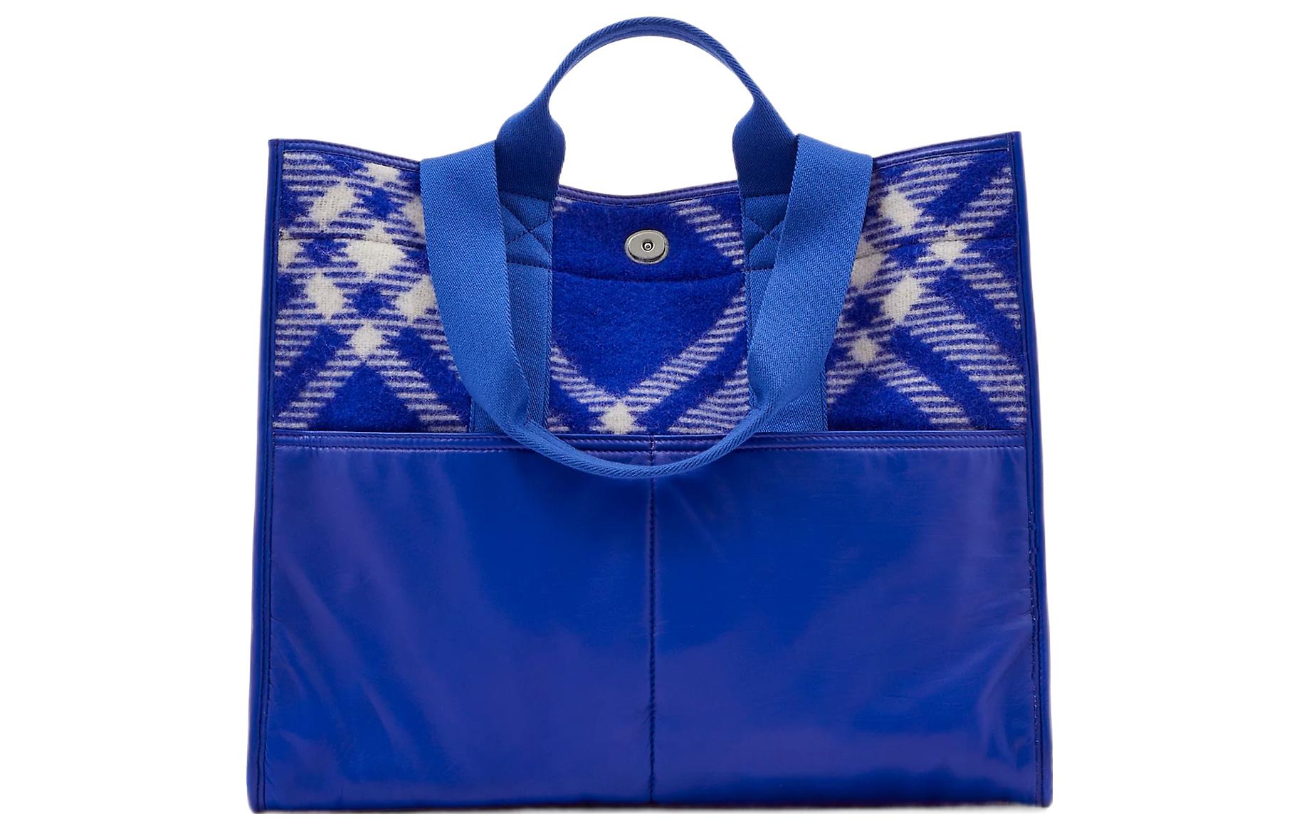 Burberry Клетчатая хозяйственная сумка синяя
Burberry Клетчатая хозяйственная сумка синяя