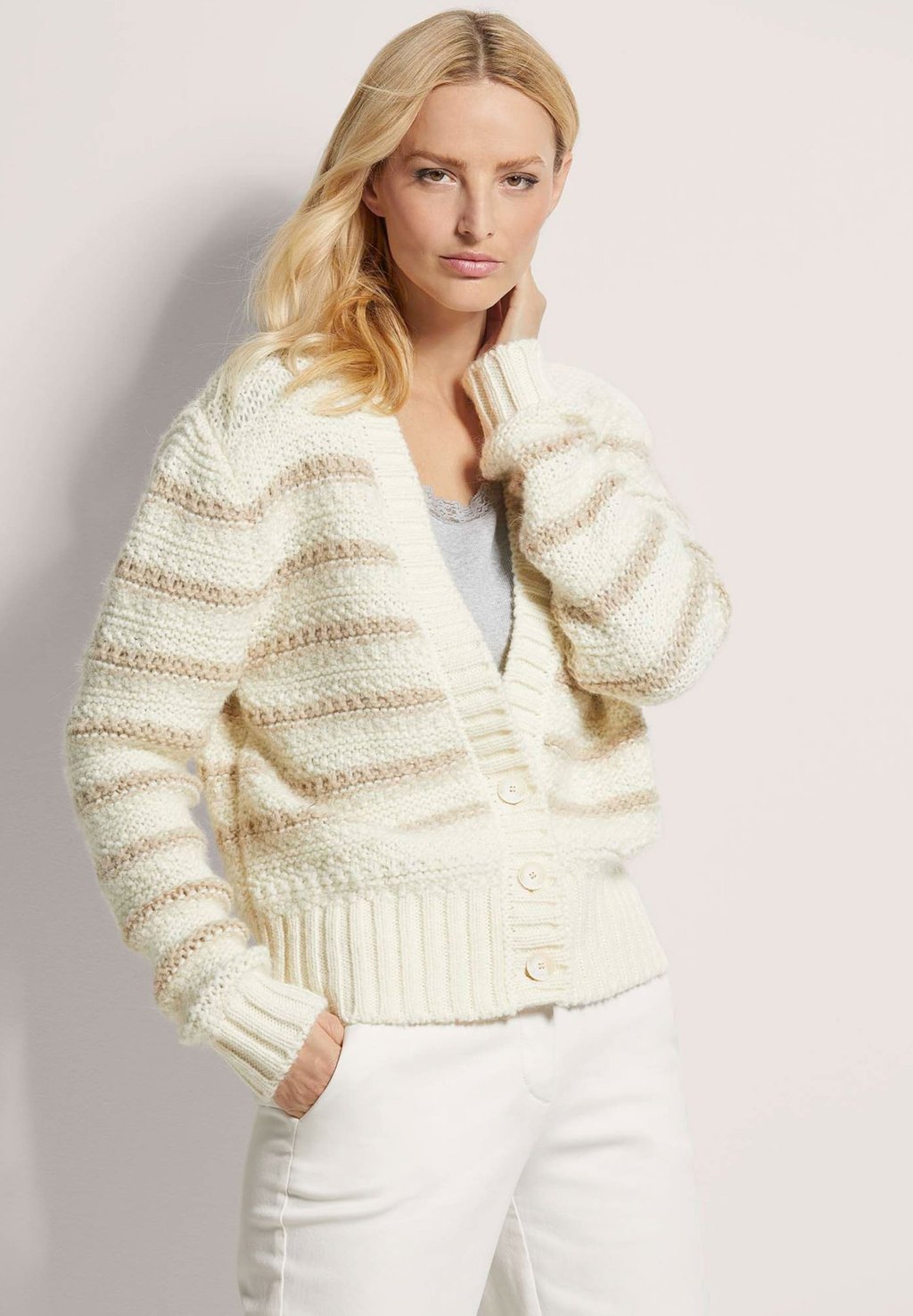 Кардиган FARBHARMONISCHEN STREIFEN MADELEINE, мультиколор
Кардиган FARBHARMONISCHEN STREIFEN MADELEINE, мультиколор