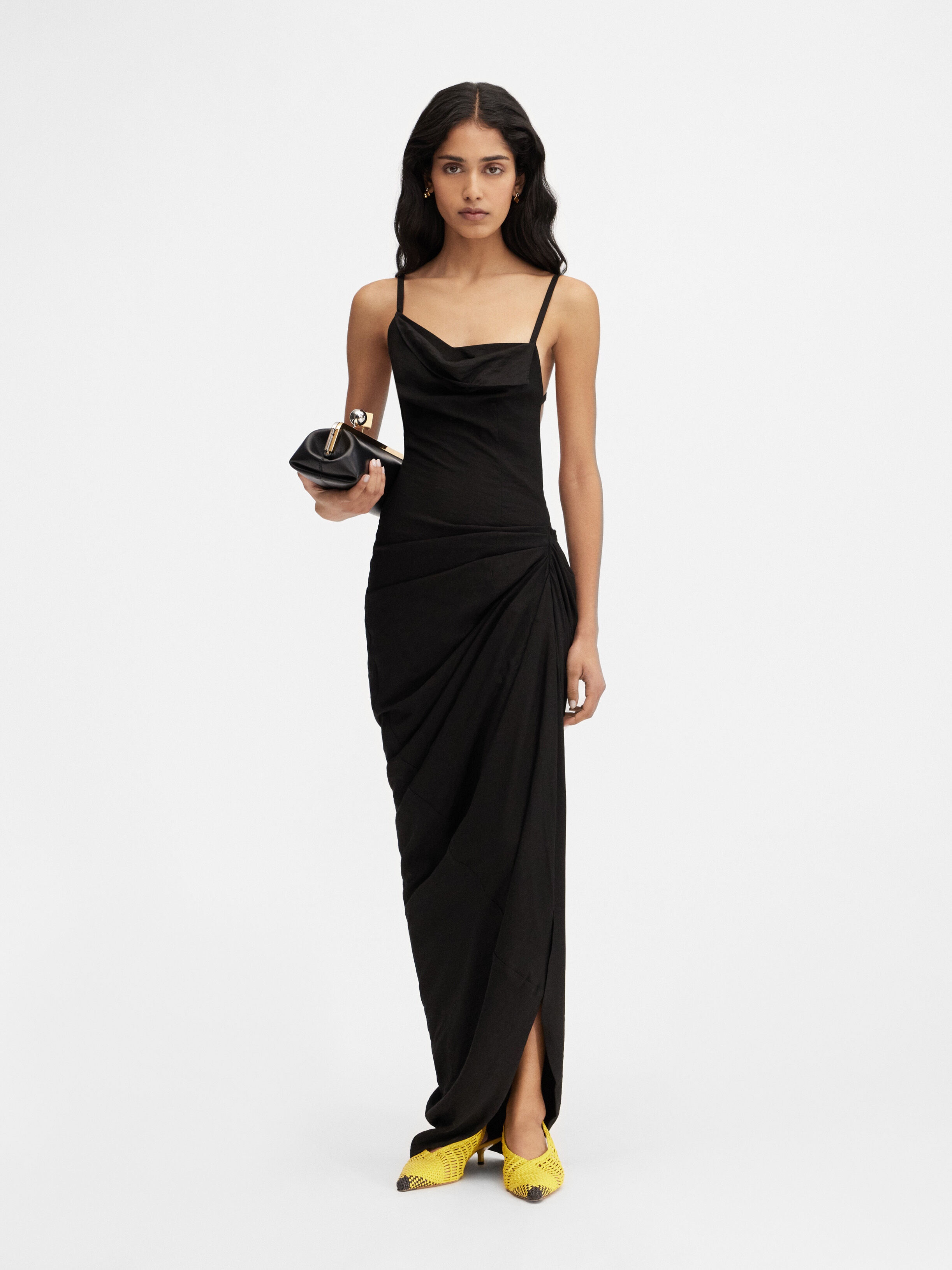 Длинное асимметричное драпированное платье JACQUEMUS The Saudade long dress, черный
Длинное асимметричное драпированное платье JACQUEMUS The Saudade long dress, черный