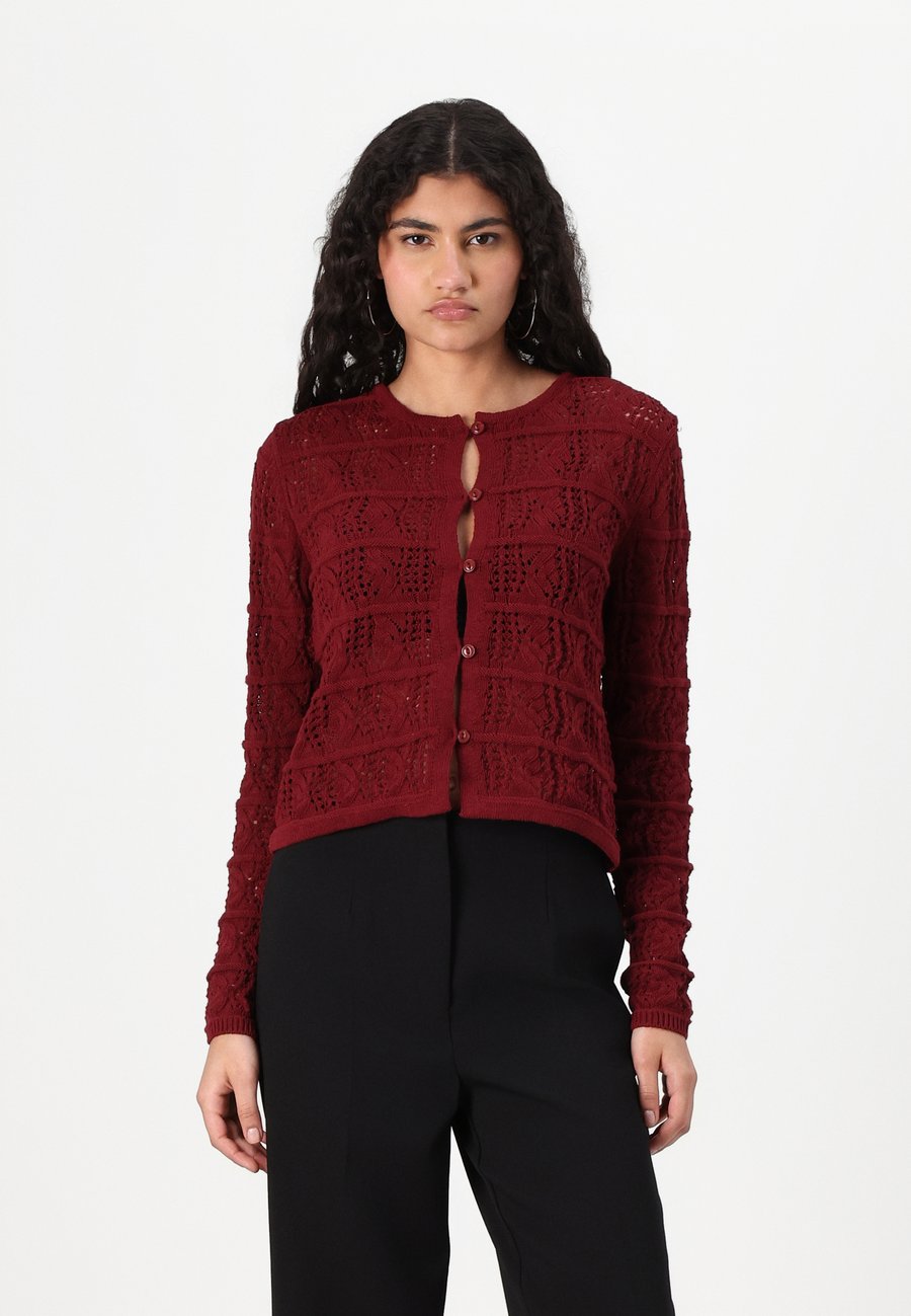 Кардиган Vero Moda VMAMAZING O NECK CARDIGAN, Syrah/Red
Кардиган Vero Moda VMAMAZING O NECK CARDIGAN, Syrah/Red