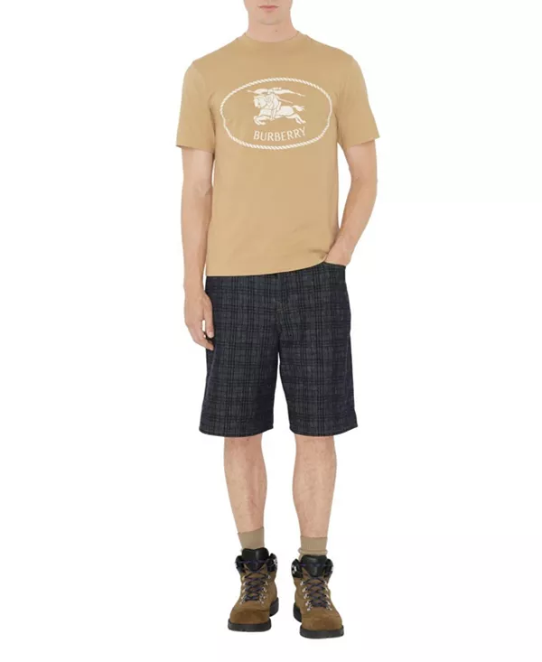 Хлопковая футболка с изображением рыцарского штампа Burberry, бежевый
Хлопковая футболка с изображением рыцарского штампа Burberry, бежевый