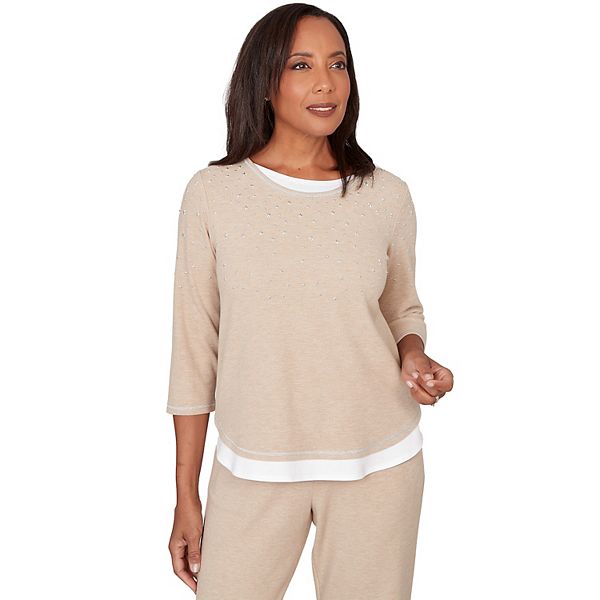 Женский топ с многослойным подолом и декором Alfred Dunner
Женский топ с многослойным подолом и декором Alfred Dunner