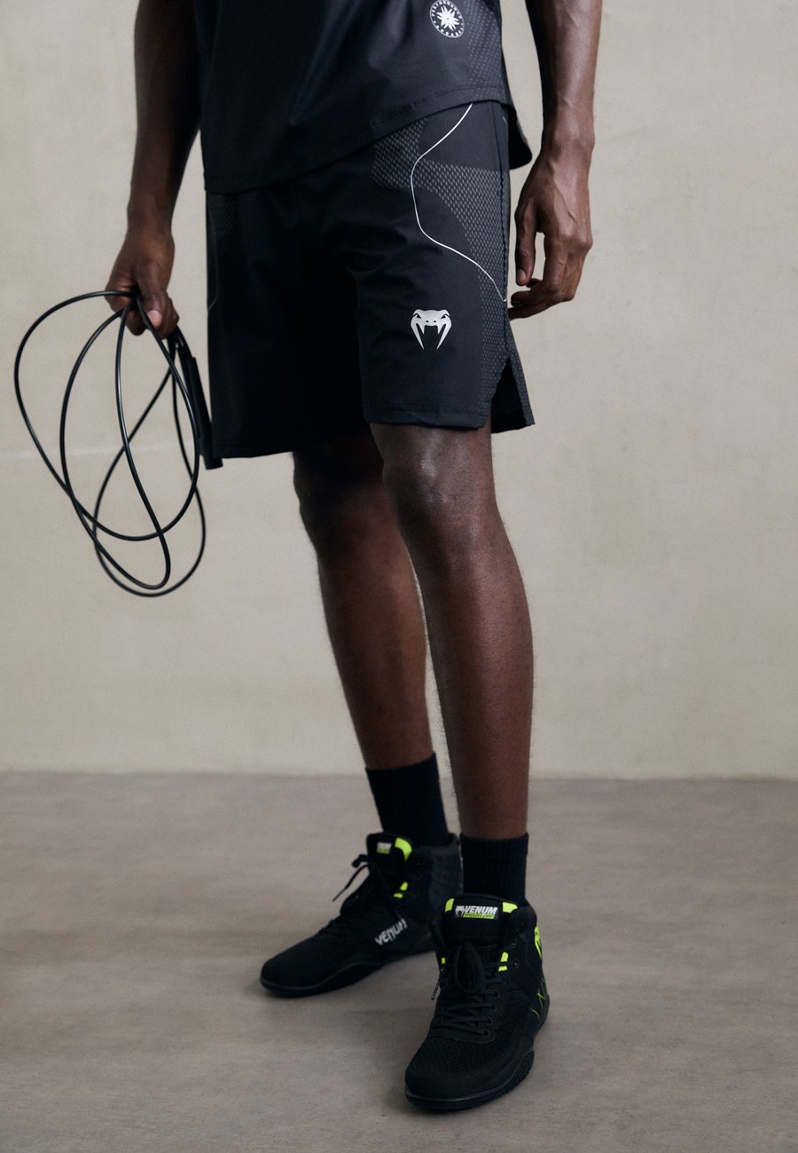 Спортивные шорты Venum NEXUS TRAINING SHORTS, Black/Silver-Coloured/Black
Спортивные шорты Venum NEXUS TRAINING SHORTS, Black/Silver-Coloured/Black