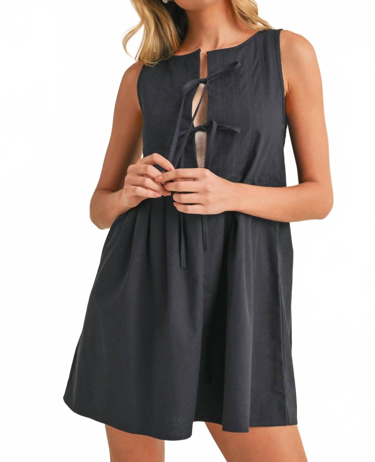 Nikki Льняное мини-платье с защипами в цвете navy Klesis
Nikki Льняное мини-платье с защипами в цвете navy Klesis