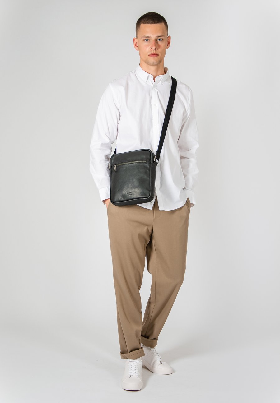 Сумка кросс-боди Still Nordic STILLCLEAN ZIP MESSENGER, Black
Сумка кросс-боди Still Nordic STILLCLEAN ZIP MESSENGER, Black