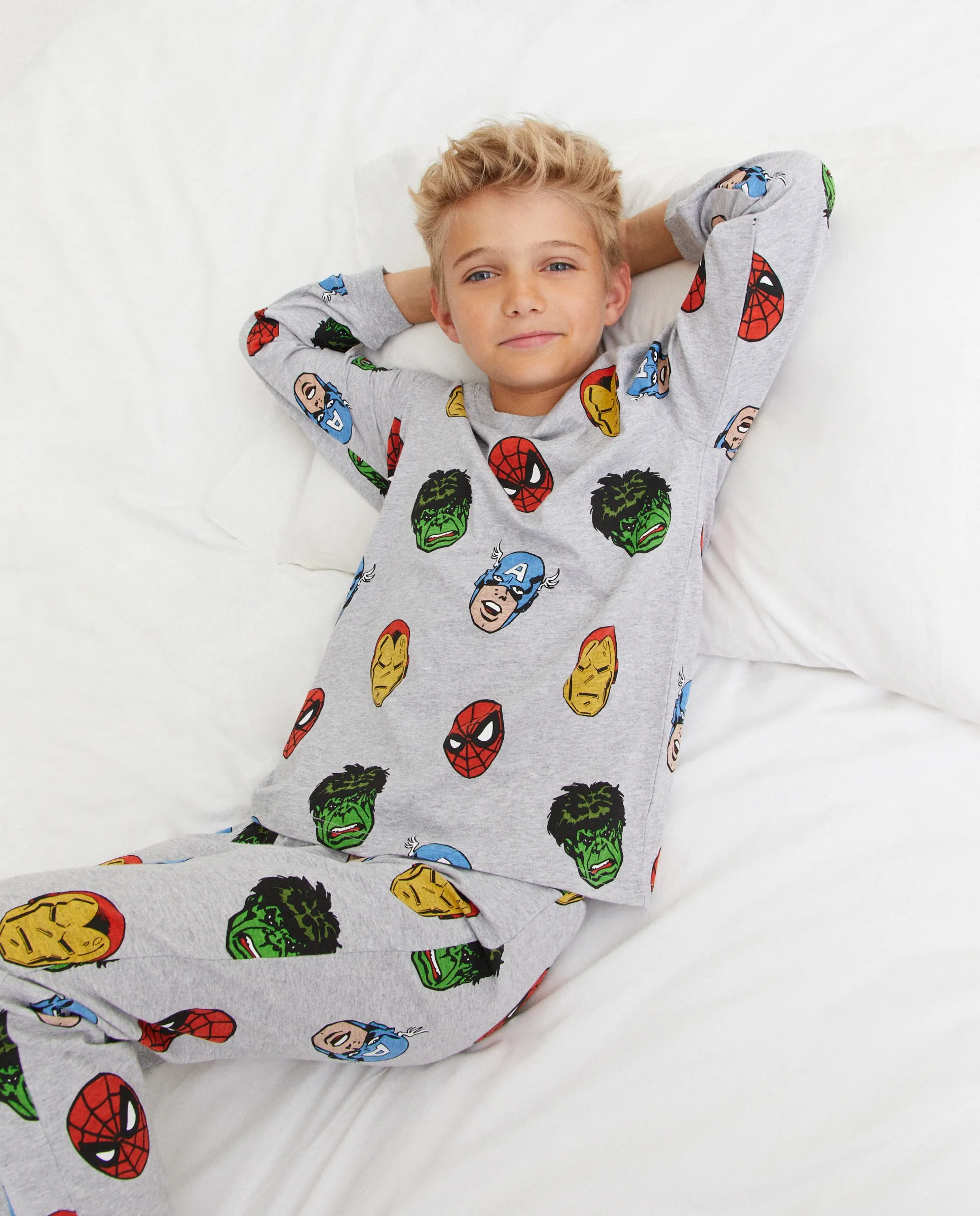 Длинная пижама с узором из точек и изображением лиц героев Мстителей для мальчиков Cotton Juice, серый
Длинная пижама с узором из точек и изображением лиц героев Мстителей для мальчиков Cotton Juice, серый