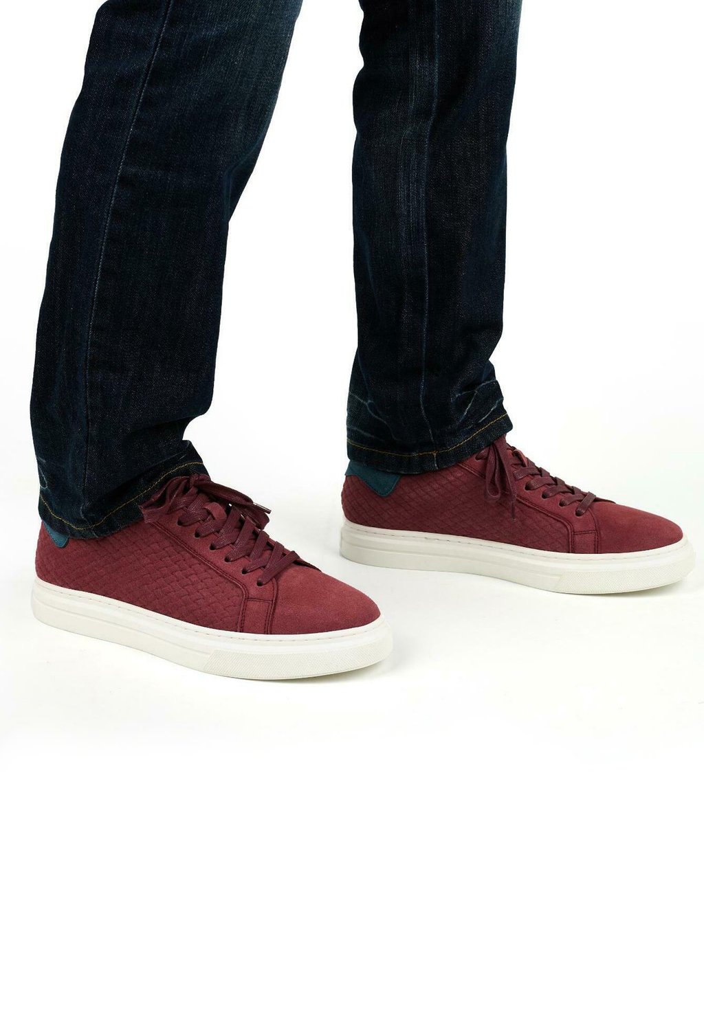 Кроссовки ESSENTIAL Lureaux, красный
Кроссовки ESSENTIAL Lureaux, красный