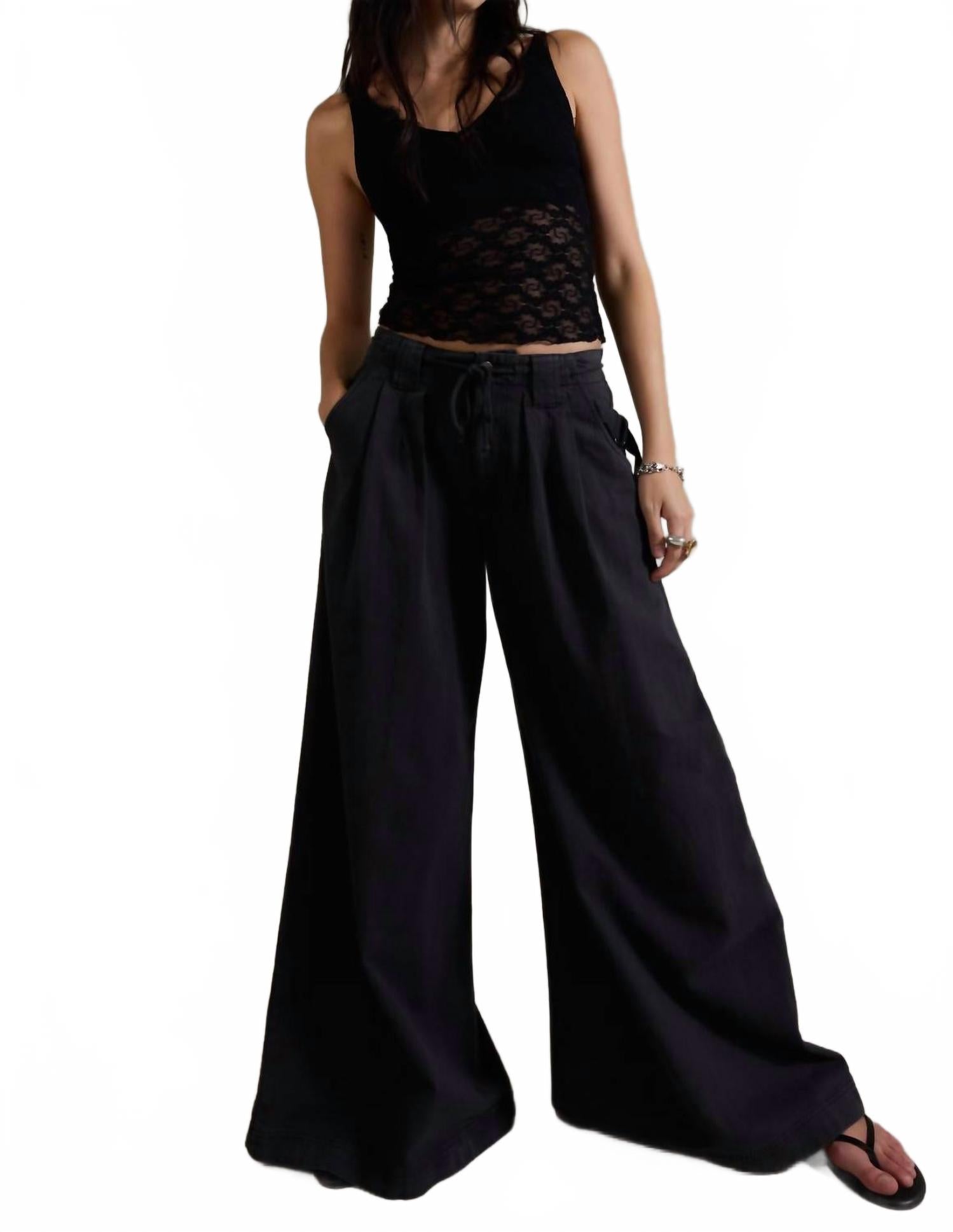 Free People Брюки-чиносы Julien с широкими штанинами, черные
Free People Брюки-чиносы Julien с широкими штанинами, черные