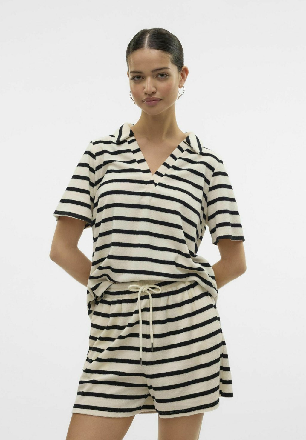 Рубашка поло VMEMELI Vero Moda, белый 
Рубашка поло VMEMELI Vero Moda, белый