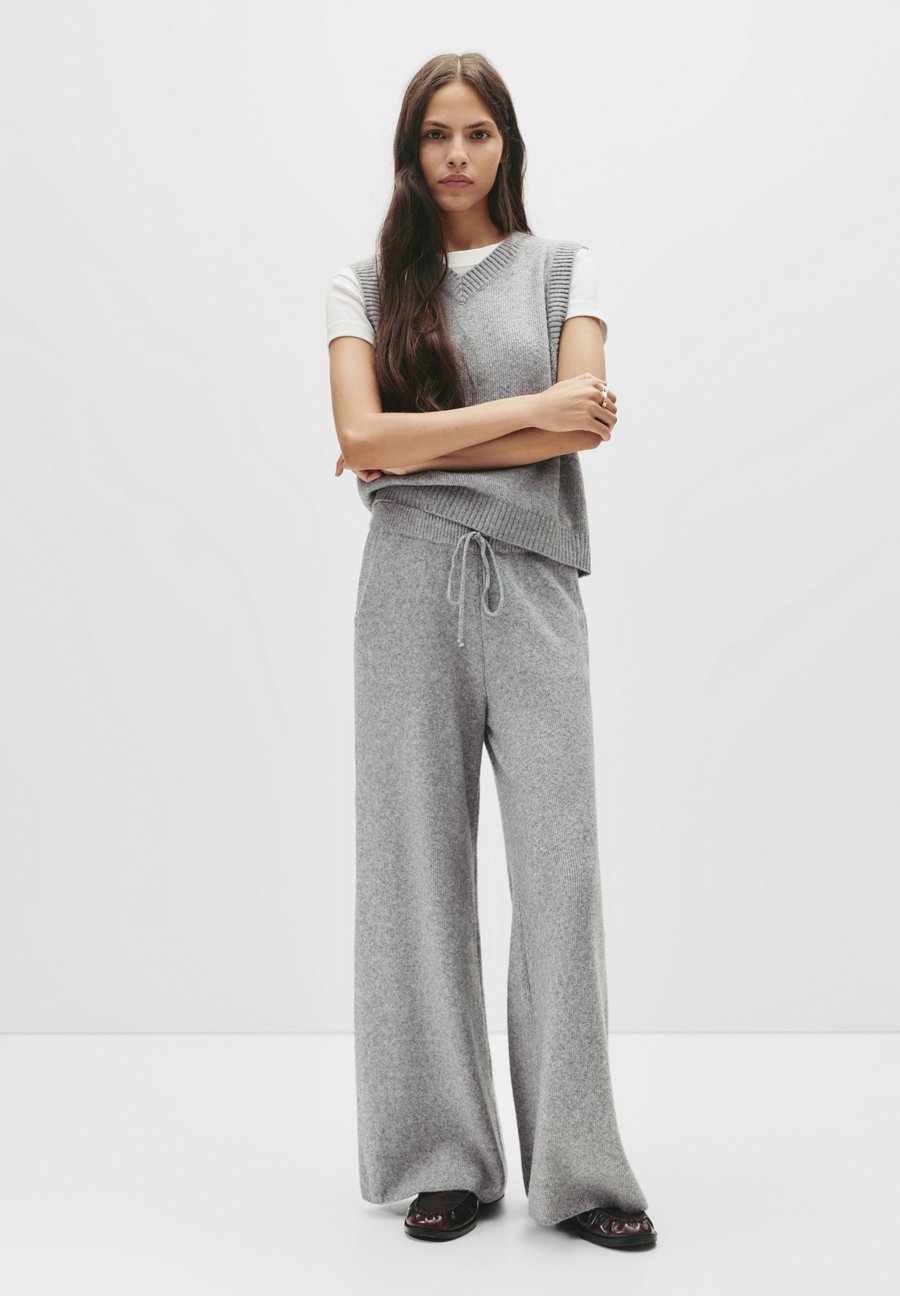 Брюки PULL&BEAR SOFT STRAIGHT, Grey
Брюки PULL&BEAR SOFT STRAIGHT, Grey