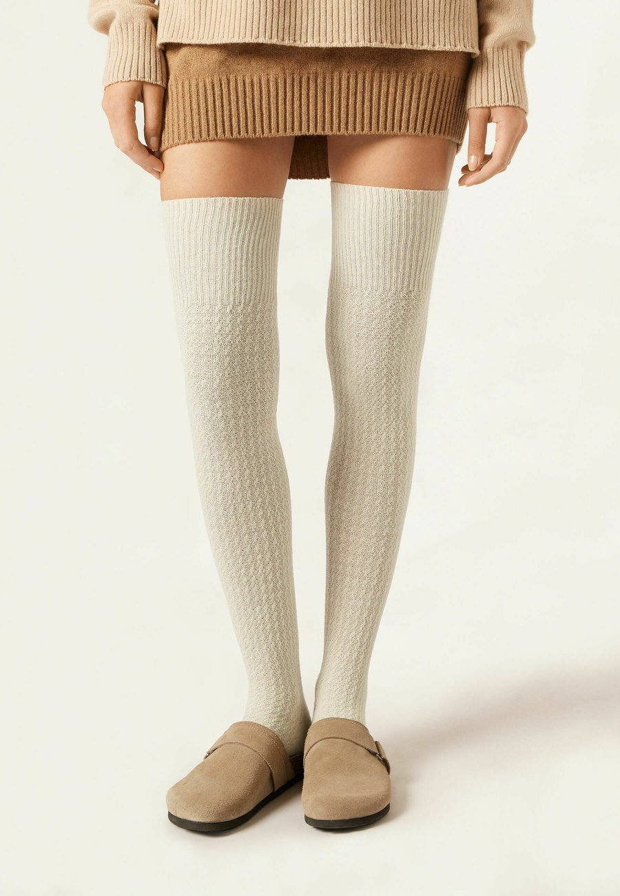 Носки Calzedonia Over-the-knee socks, White/Off-White
Носки Calzedonia Over-the-knee socks, White/Off-White