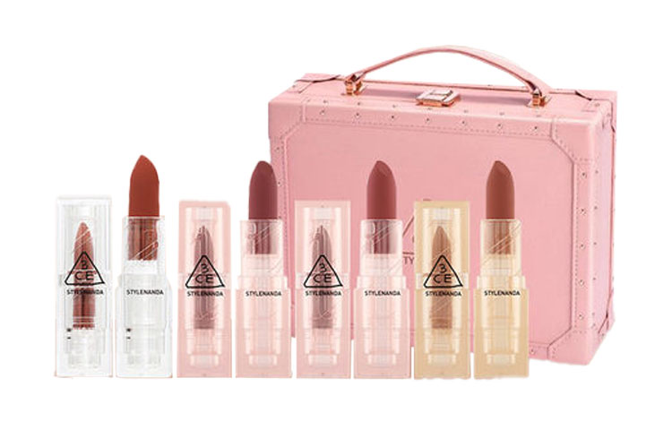 Набор косметики для женщин 3CE
Набор косметики для женщин 3CE