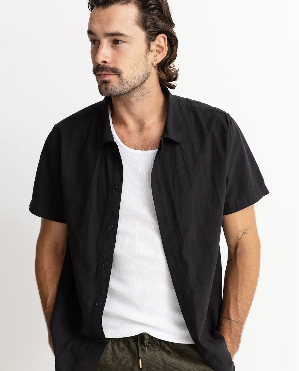 Мужская рубашка Classic Linen классического кроя с короткими рукавами, черного цвета Rhythm, черный
Мужская рубашка Classic Linen классического кроя с короткими рукавами, черного цвета Rhythm, черный