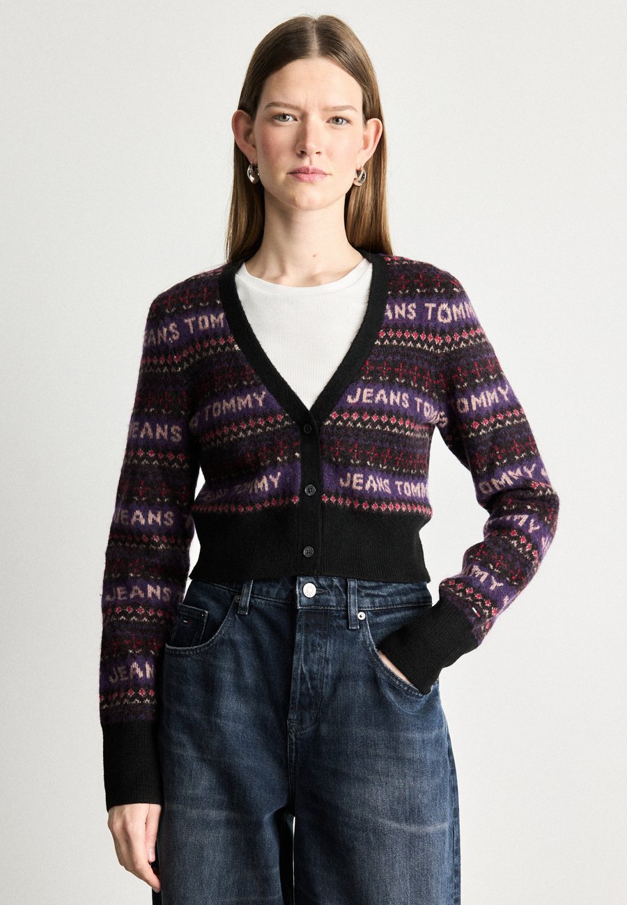 Кардиган Tommy Jeans FAIRISLE CARDIGAN, Black
Кардиган Tommy Jeans FAIRISLE CARDIGAN, Black