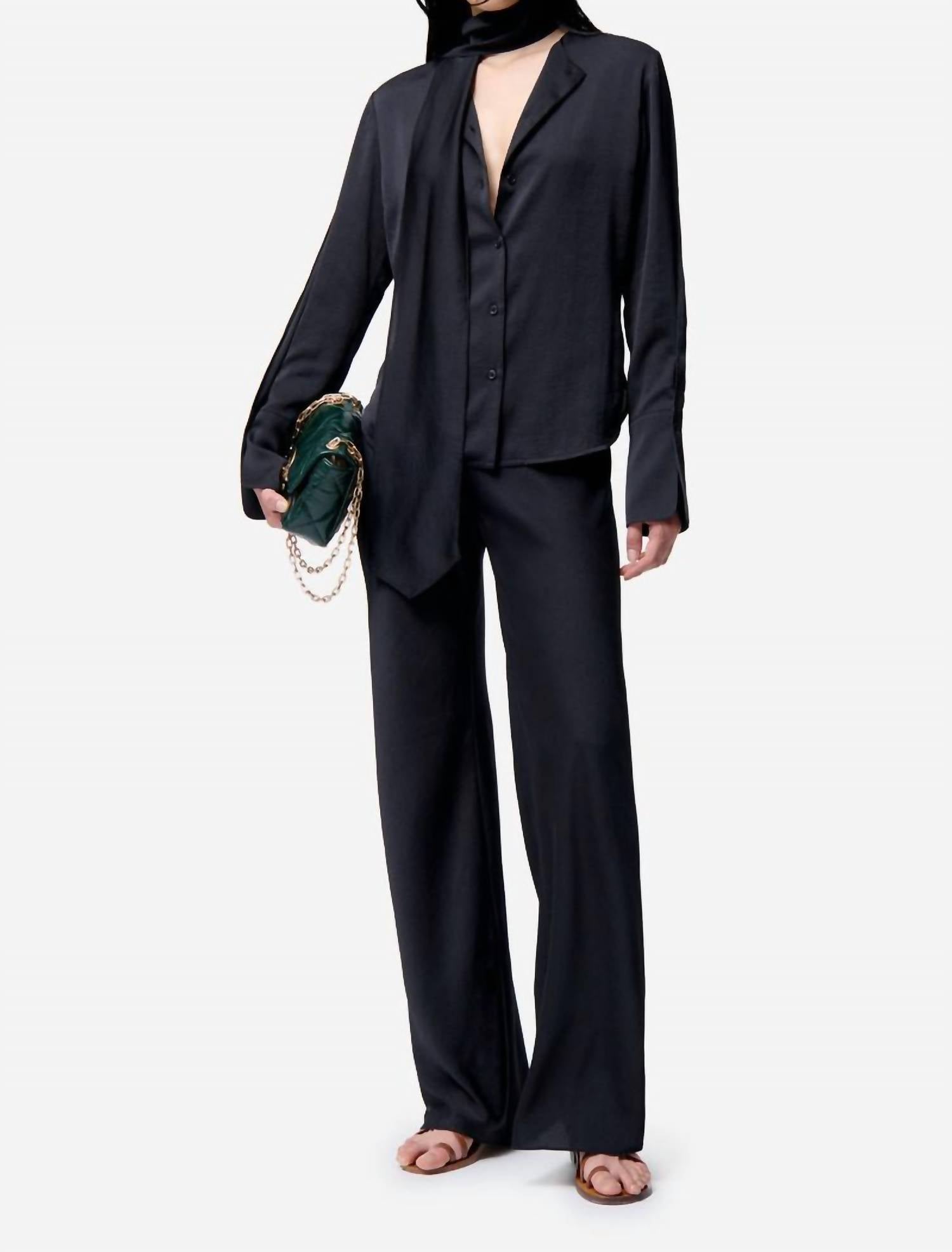 Vanessa Bruno Филиппинская рубашка на пуговицах черного цвета
Vanessa Bruno Филиппинская рубашка на пуговицах черного цвета