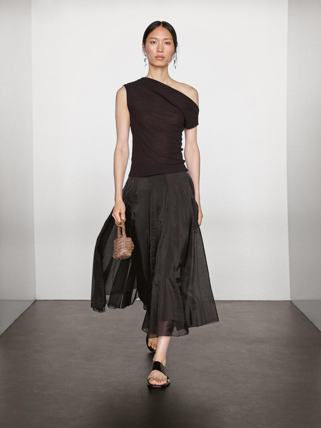 Асимметричный топ из 100% хлопка Massimo Dutti, коричневый
Асимметричный топ из 100% хлопка Massimo Dutti, коричневый