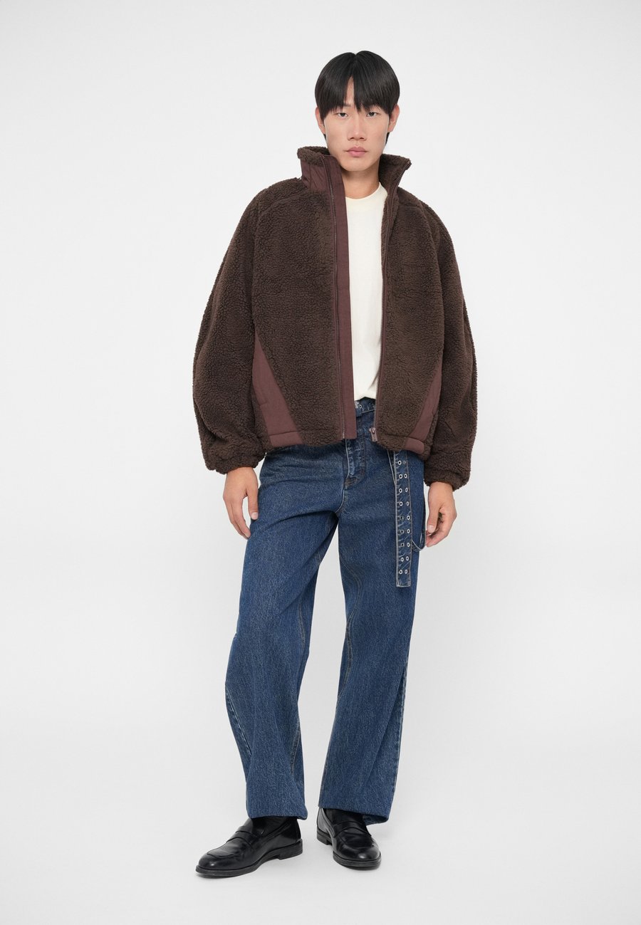 Флисовая куртка Han Kjøbenhavn JACKET UNISEX, Coffe Brown/Brown
Флисовая куртка Han Kjøbenhavn JACKET UNISEX, Coffe Brown/Brown