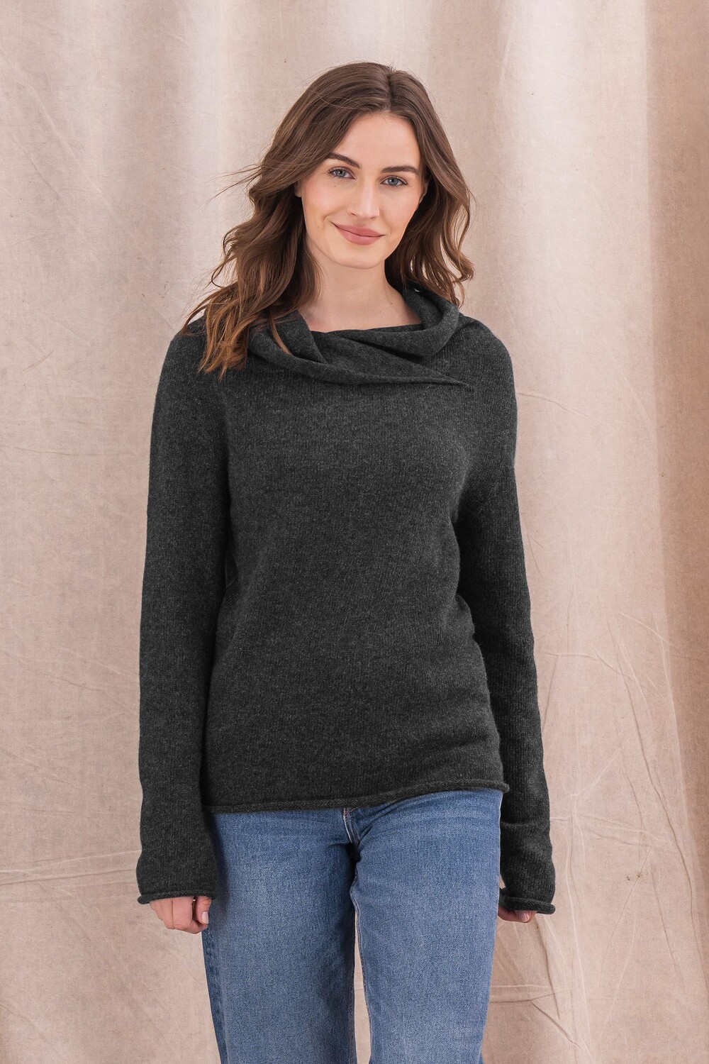 Серый свободный свитер с воротником Celtic & Co. , серый 
Серый свободный свитер с воротником Celtic & Co. , серый