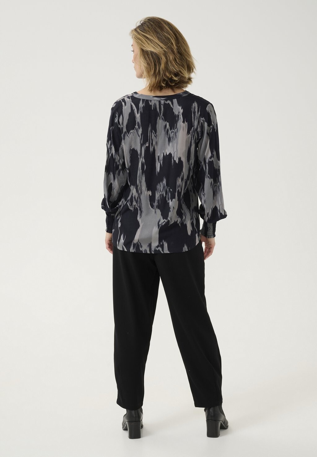 Блуза NOTCH NECK SMOCK Kaffe, черный
Блуза NOTCH NECK SMOCK Kaffe, черный