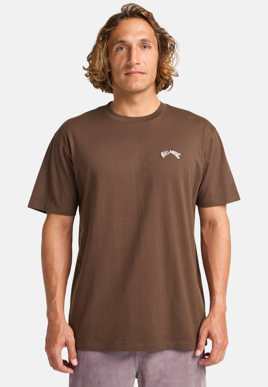 Футболка Billabong ARCH CREW SS, Csr/Brown
Футболка Billabong ARCH CREW SS, Csr/Brown