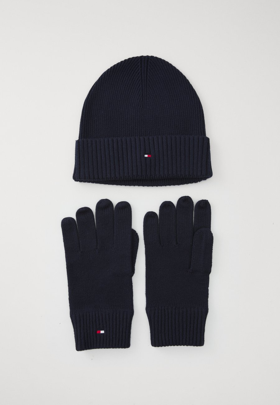 Шапка Tommy Hilfiger FLAG BEANIE & GLOVE SET UNISEX, Space Blue/Blue
Шапка Tommy Hilfiger FLAG BEANIE & GLOVE SET UNISEX, Space Blue/Blue