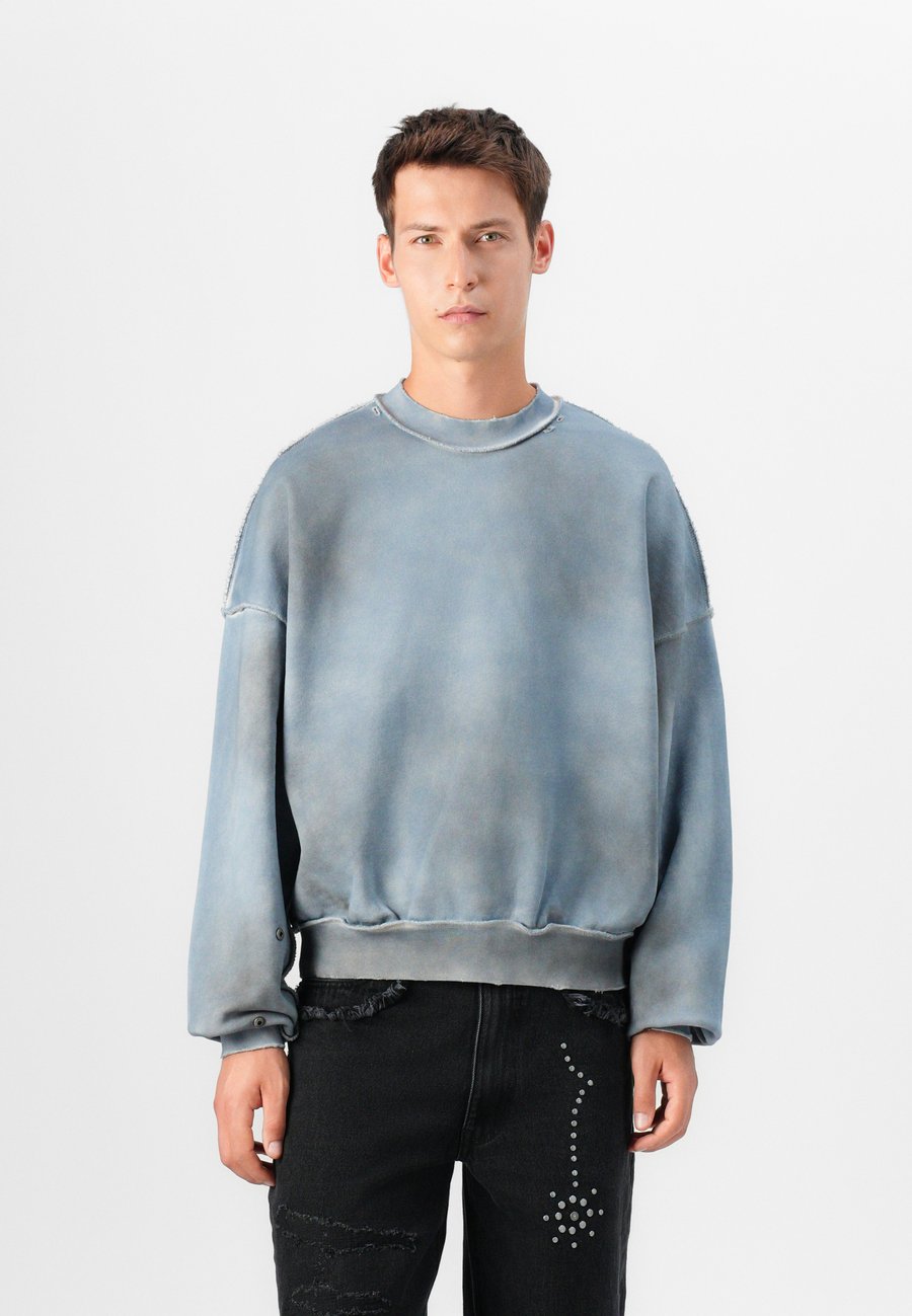 Толстовка Atelier de roupa MOLD SWEATER UNISEX, Blue/Dark Blue
Толстовка Atelier de roupa MOLD SWEATER UNISEX, Blue/Dark Blue